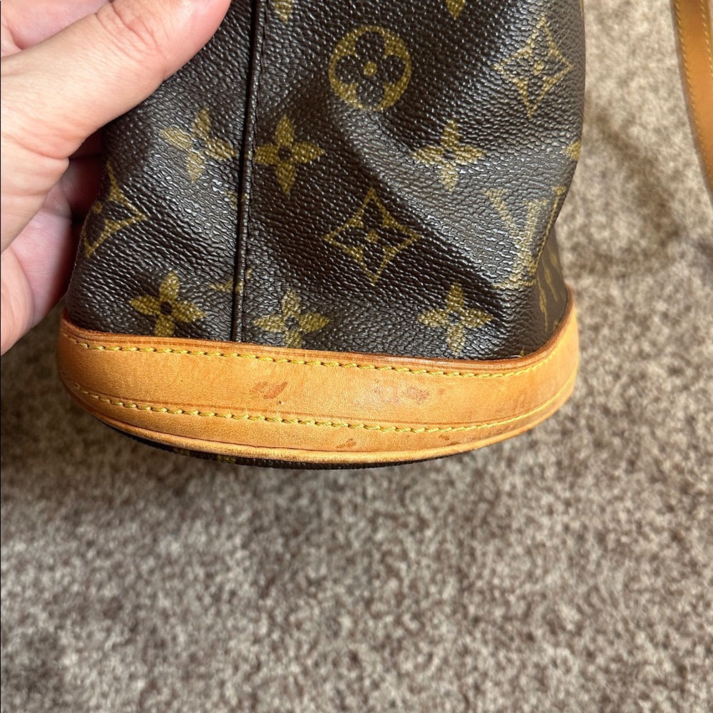 LOUIS VUITTON Monogram Petit Bucket 23 - Picture 5 of 11